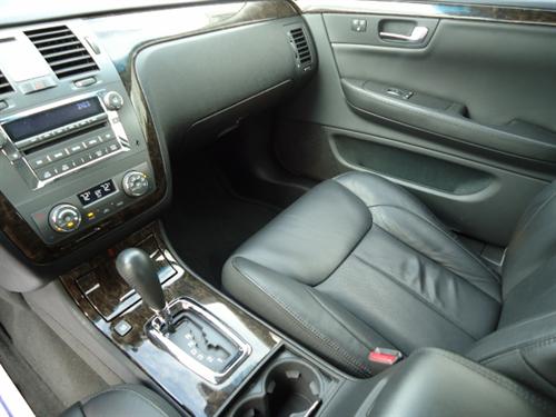 Cadillac DTS 2010 photo 1