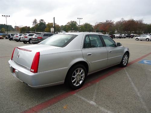 Cadillac DTS 2010 photo 3