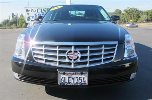 Cadillac DTS 2010 photo 1