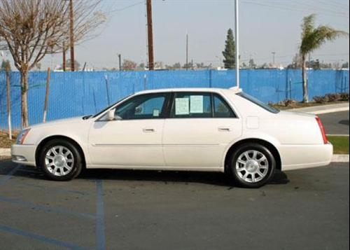 Cadillac DTS 2010 photo 2