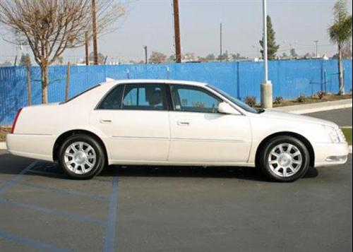 Cadillac DTS 2010 photo 3