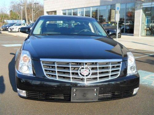 Cadillac DTS 2010 photo 1