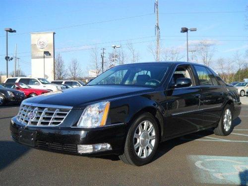 Cadillac DTS 2010 photo 2