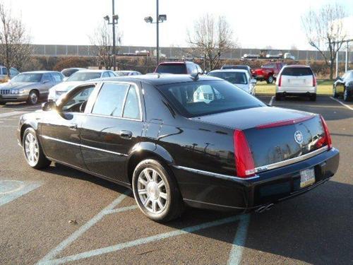 Cadillac DTS 2010 photo 3