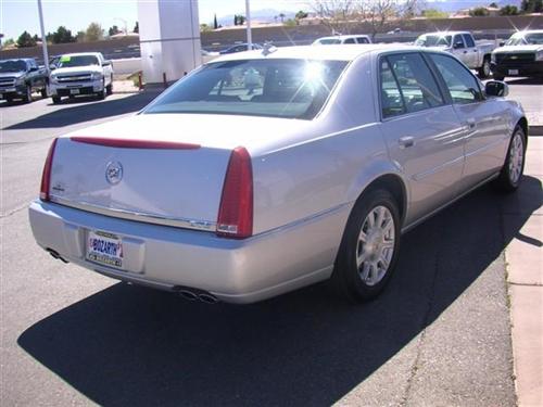 Cadillac DTS 2010 photo 1