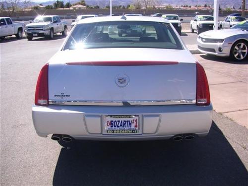 Cadillac DTS 2010 photo 2