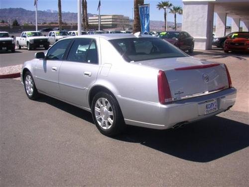 Cadillac DTS 2010 photo 3