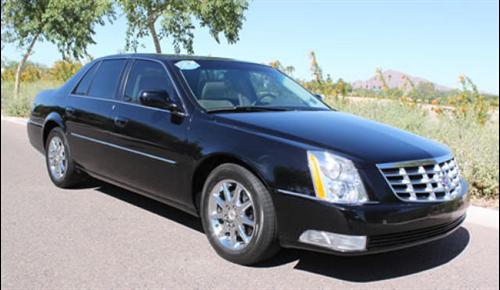 Cadillac DTS 2010 photo 1