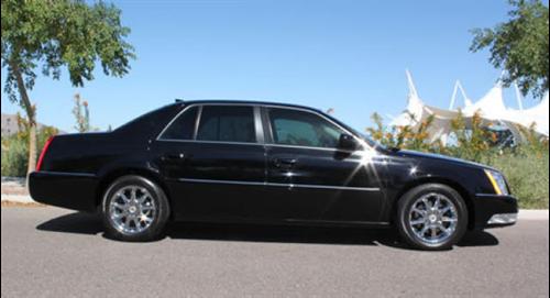 Cadillac DTS 2010 photo 2