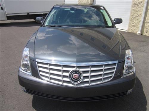 Cadillac DTS 2010 photo 3