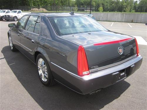 Cadillac DTS 2010 photo 4