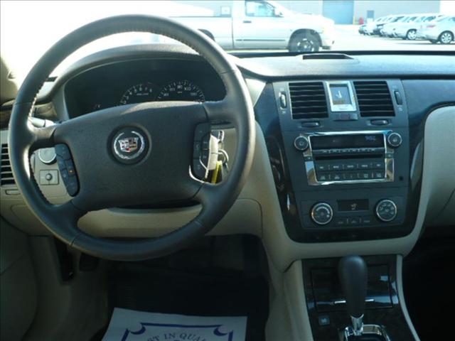 Cadillac DTS 2010 photo 3