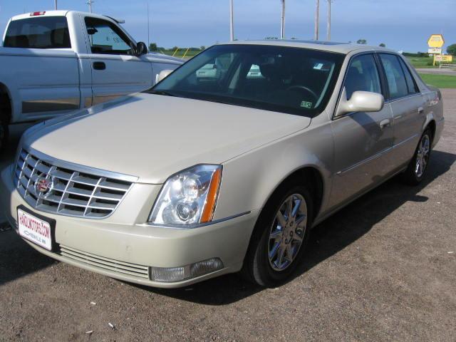 Cadillac DTS XLT Pickup 4D 5 1/2 Ft Sedan