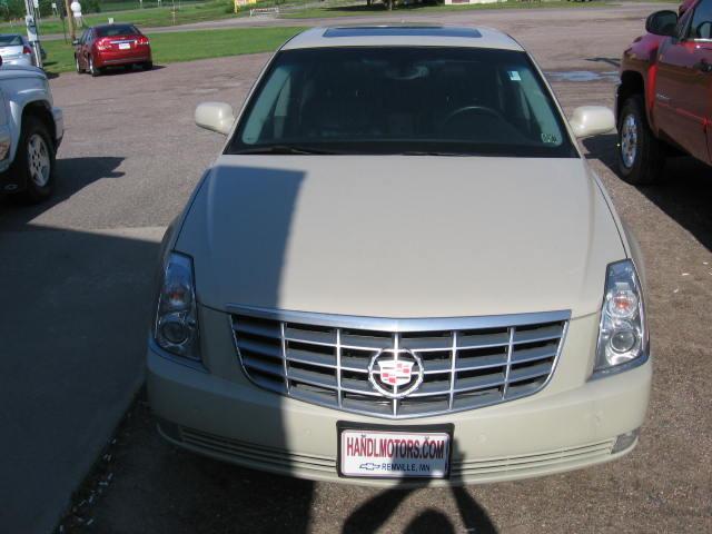 Cadillac DTS 2010 photo 5