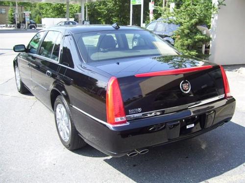 Cadillac DTS 2010 photo 1