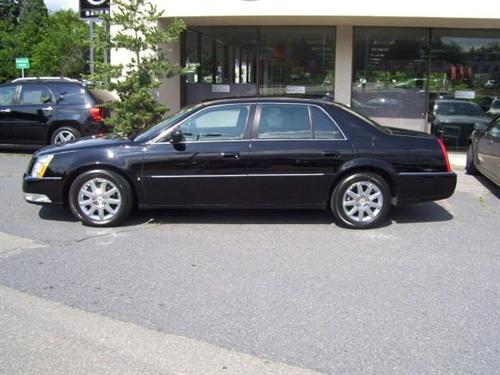 Cadillac DTS 2010 photo 2