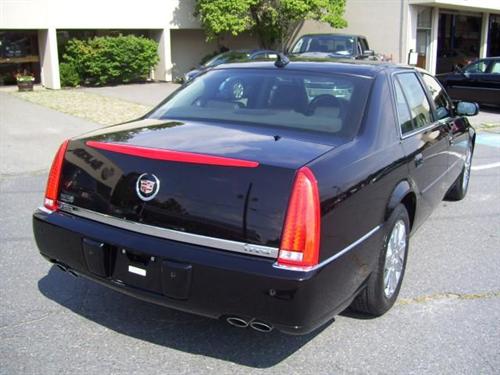 Cadillac DTS 2010 photo 3