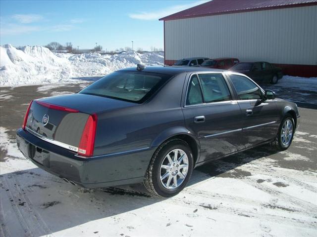 Cadillac DTS 2010 photo 1