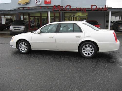 Cadillac DTS 2010 photo 1