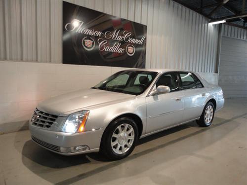 Cadillac DTS 2010 photo 1