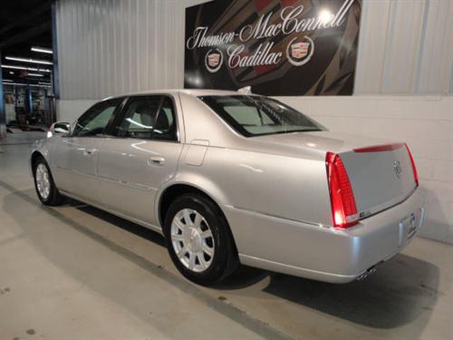 Cadillac DTS 2010 photo 2