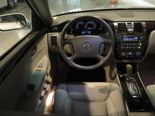 Cadillac DTS 2010 photo 3