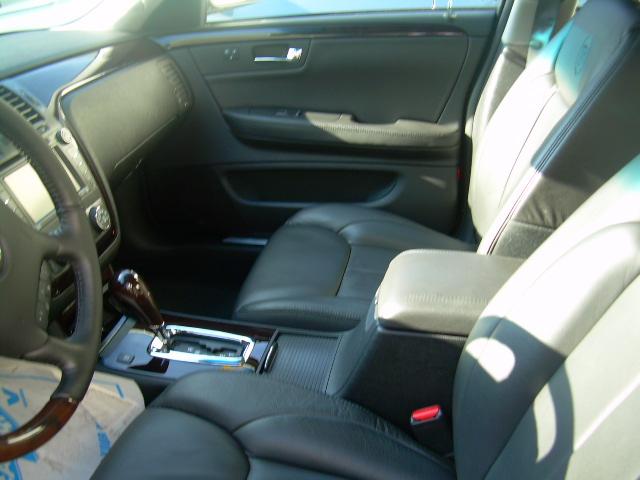 Cadillac DTS 2010 photo 2