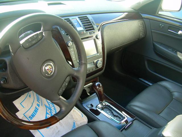 Cadillac DTS 2010 photo 3