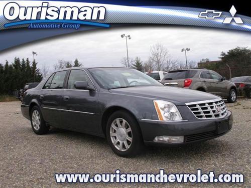 Cadillac DTS 2010 photo 1