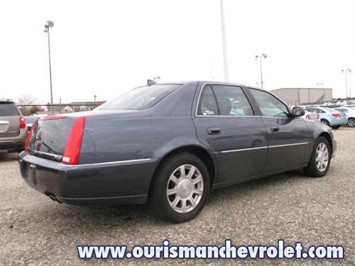 Cadillac DTS 2010 photo 2