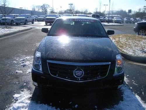 Cadillac DTS 2010 photo 1