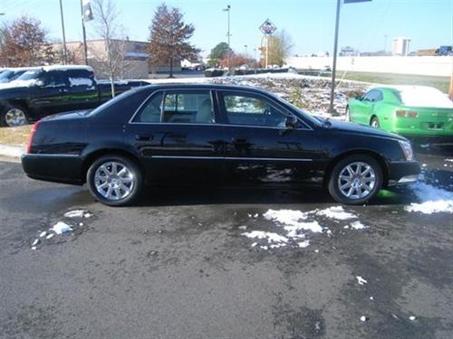 Cadillac DTS 2010 photo 3