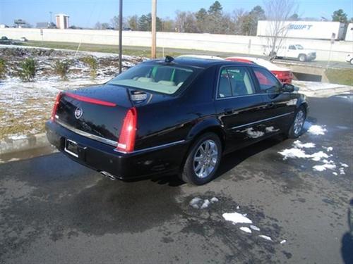 Cadillac DTS 2010 photo 4