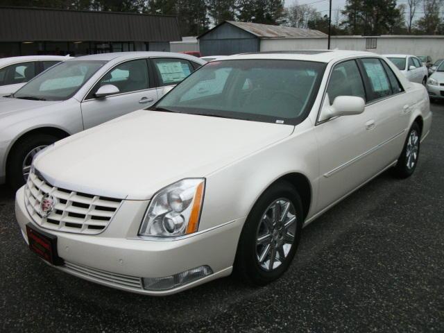 Cadillac DTS SE V6 LTHR Sedan