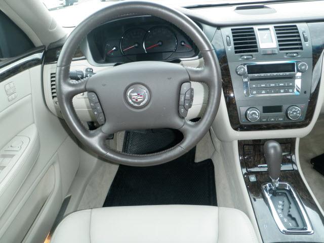 Cadillac DTS 2011 photo 5