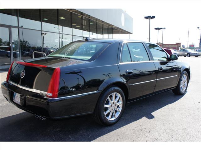 Cadillac DTS 2011 photo 1