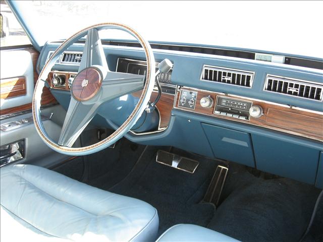 Cadillac Deville 1976 photo 1