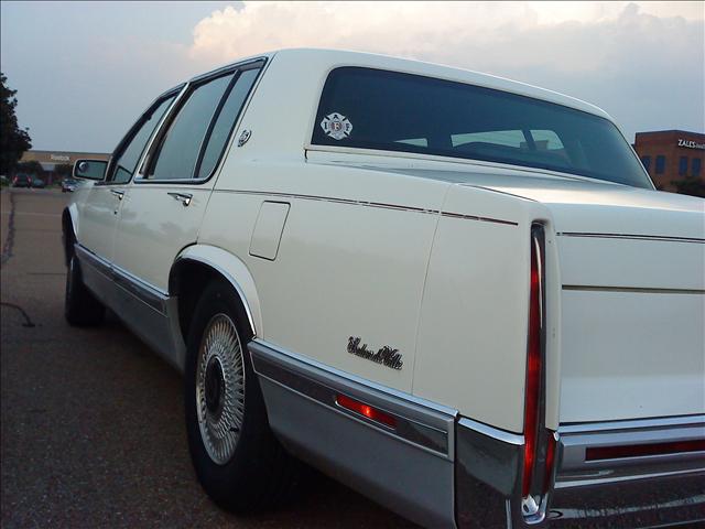 Cadillac Deville 1992 photo 2