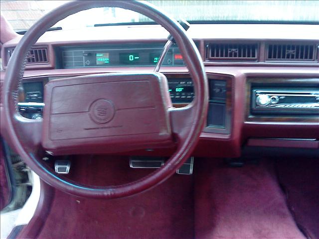 Cadillac Deville 1992 photo 4