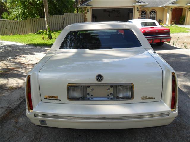 Cadillac Deville 1997 photo 2