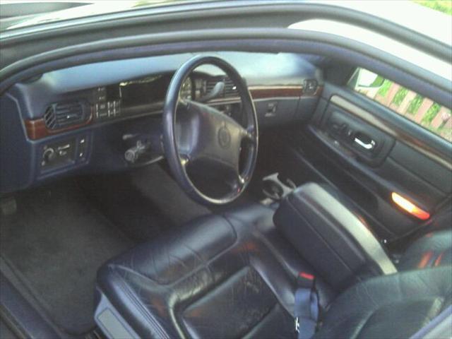 Cadillac Deville 1997 photo 1