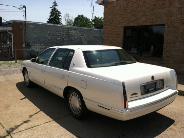 Cadillac Deville Base Sedan