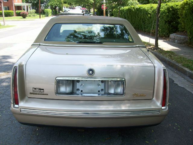 Cadillac Deville Base Sedan