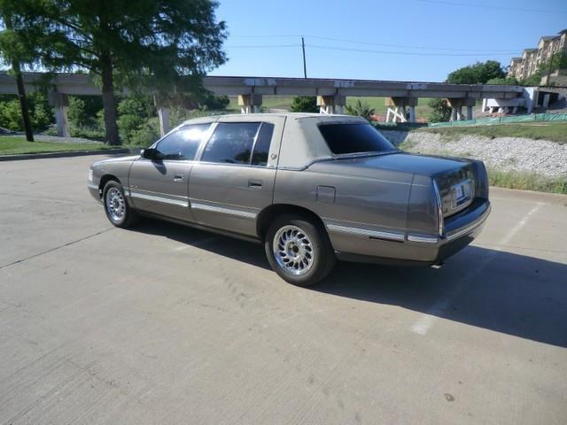 Cadillac Deville 1998 photo 1