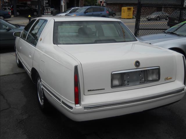 Cadillac Deville Base Sedan