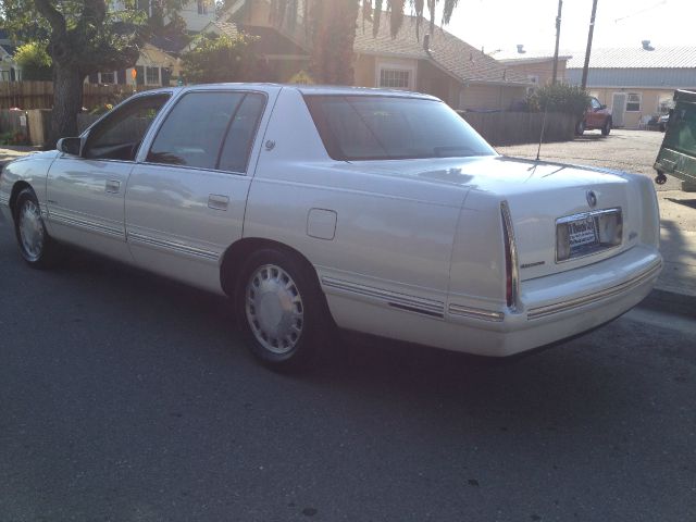 Cadillac Deville Base Sedan