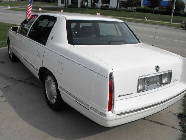 Cadillac Deville Base Sedan