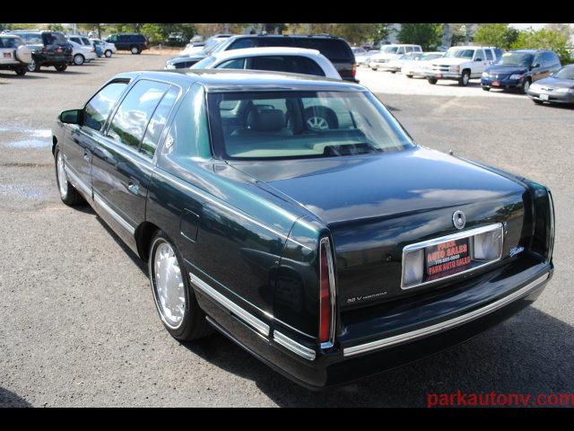 Cadillac Deville Base Sedan