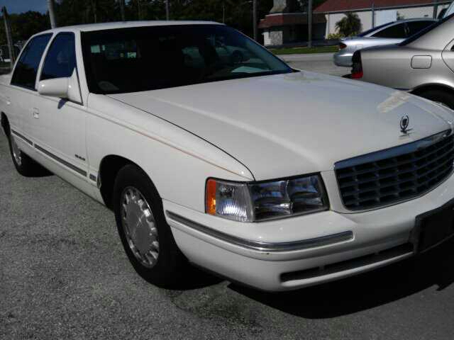 Cadillac Deville Base Sedan