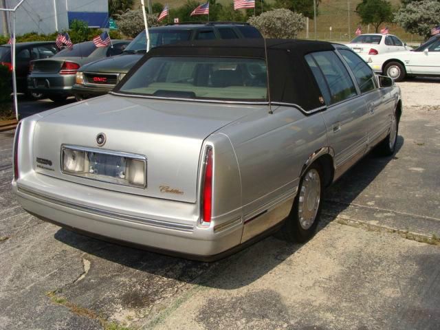 Cadillac Deville Base Sedan